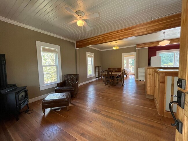 Foto del edificio - 1 br, 1 bath House - 501 S 2nd Street