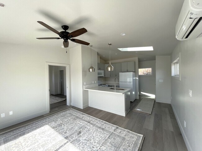 Building Photo - Carmel - 1336 Carmel St. San Luis Obispo, ...