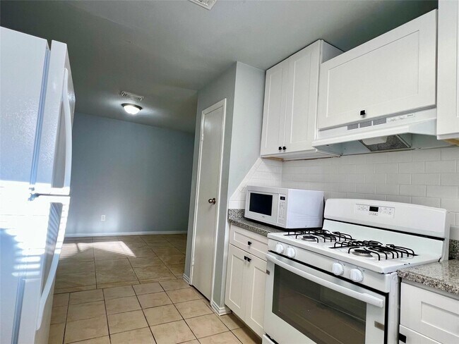 Foto del edificio - 5306 Deborah Ln