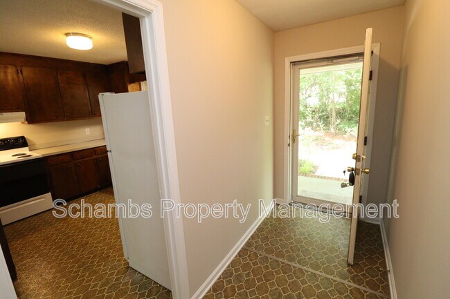 Building Photo - 5215 Deer Haven Dr