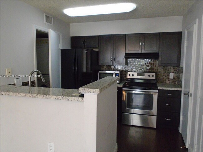 Foto del edificio - 4221 W McNab Rd