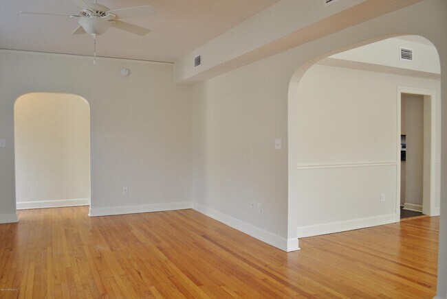Foto del edificio - 2264 Myra St