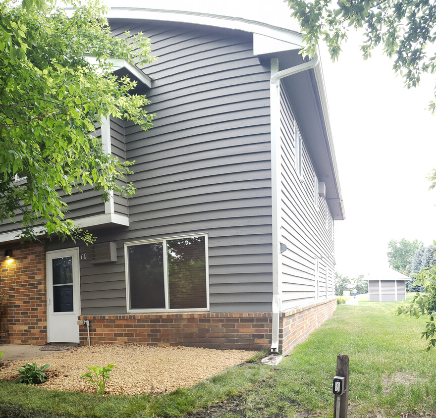 Primary Photo - 720 W Village Rd