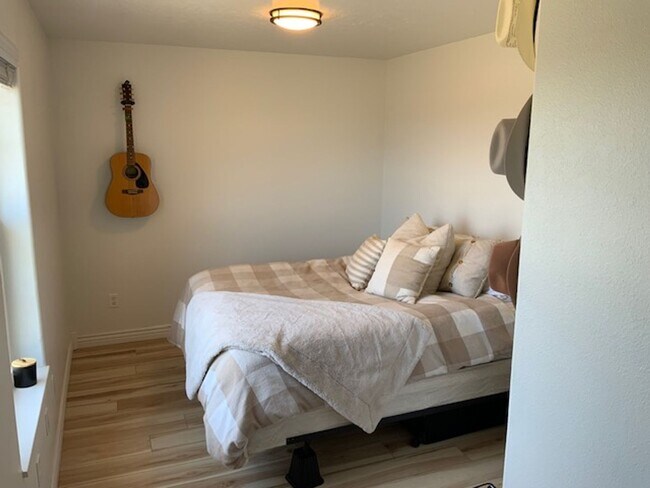 Foto del edificio - Updated Charleston Heights Townhome