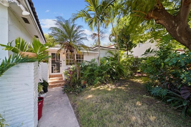 Building Photo - 3755 Royal Palm Ave