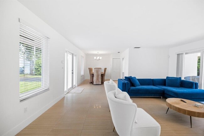 Foto del edificio - 811 Capri St