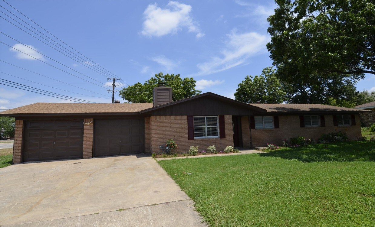 Primary Photo - 100 E Adrian Dr