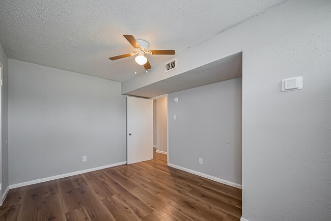 Building Photo - Mangum Oaks