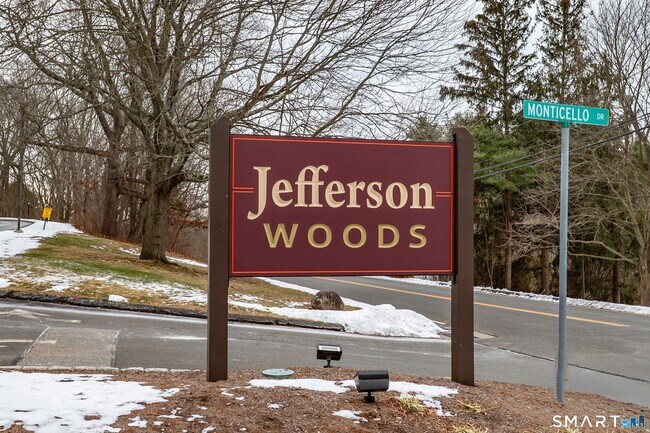 Foto del edificio - 42 Monticello Dr