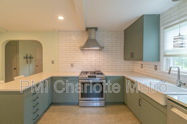 Foto del edificio - 1301 Pierson Dr