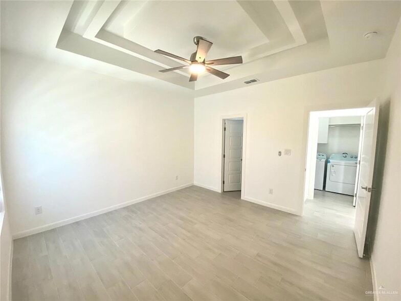 Building Photo - 1721 W Smt Dr