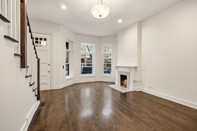 Building Photo - 2107 N Clark St