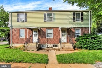 Building Photo - 889 Tioga St