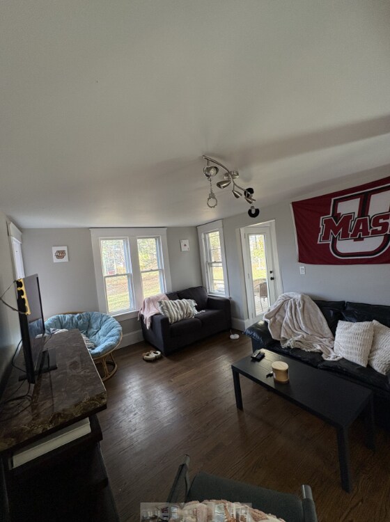 Foto del edificio - 90 Belchertown Rd