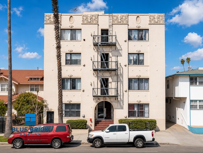 Foto del edificio - 147 Normandie Ave
