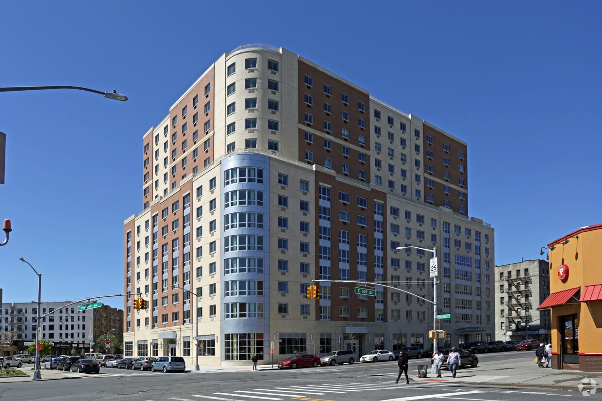 Crossroads Plaza Phase III Apartments Bronx, NY