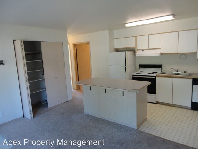 Foto del edificio - 2 br, 1 bath Apartment - 2170 DOUGLAS AVE