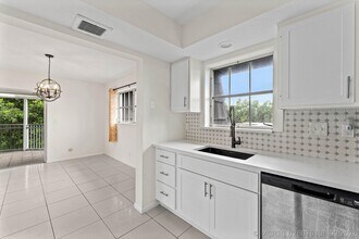 Building Photo - 408 Pine Tree Ct