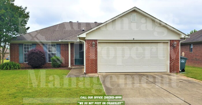 Foto principal - 900 Brownstone Dr