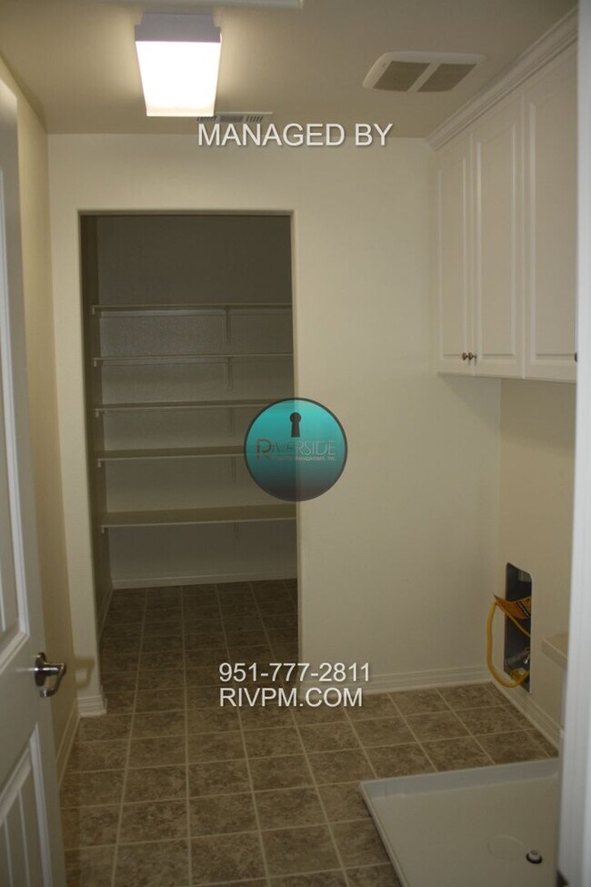 Foto del edificio - Home with 5 Bedroom and 3 full Baths