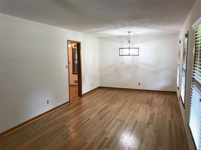 Building Photo - 1321 Mary Dale Dr SW