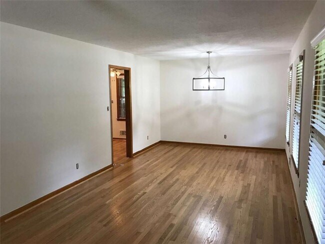 Foto del edificio - 1321 Mary Dale Dr SW