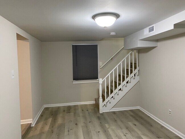 Foto del edificio - 563 Pennington Ave
