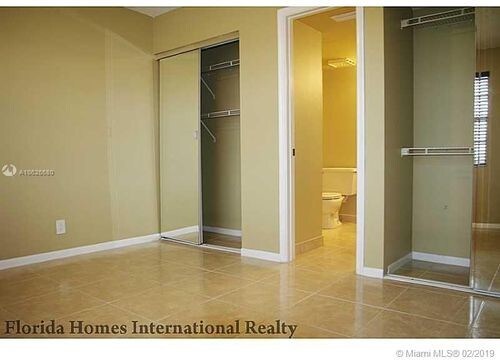 Foto del edificio - 10128 Twin Lakes Dr