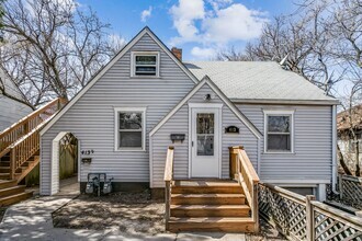 Building Photo - 413 S Vassar St