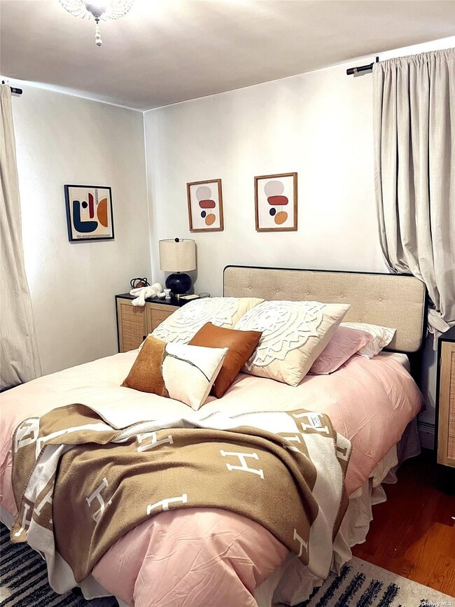 Building Photo - 181-13 64th Ave