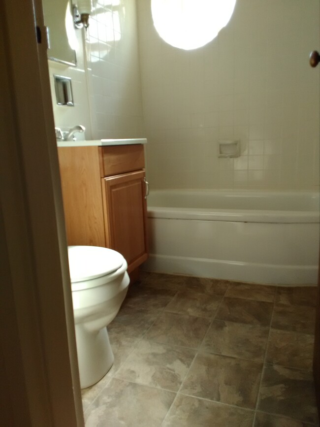 Building Photo - 417 Hoodridge Dr