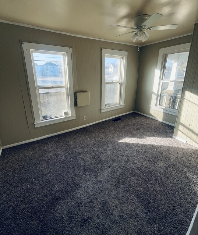 Building Photo - 735 E College Ave