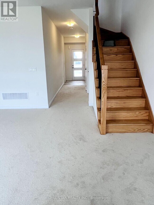 Building Photo - 103 Inverary Cres