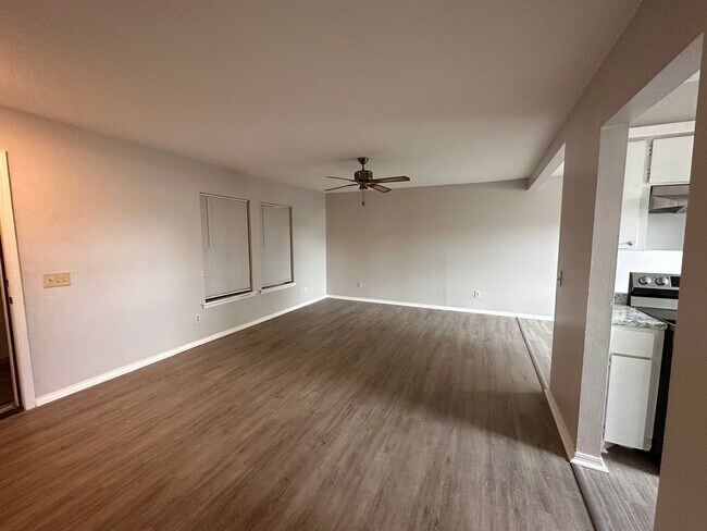 Foto del edificio - 1002 Southwest Summit Avenue