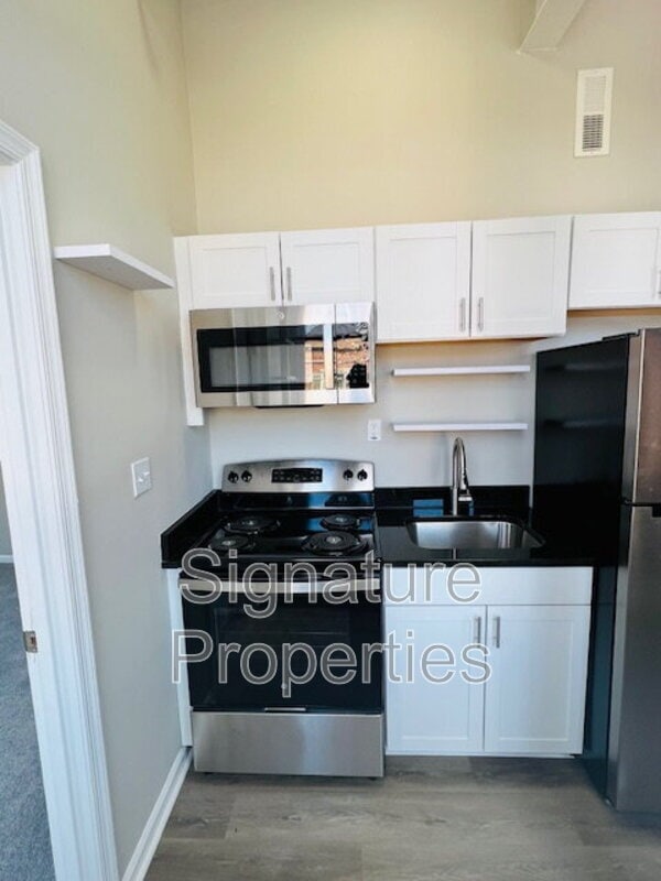 Building Photo - 22 Bollingbrook St