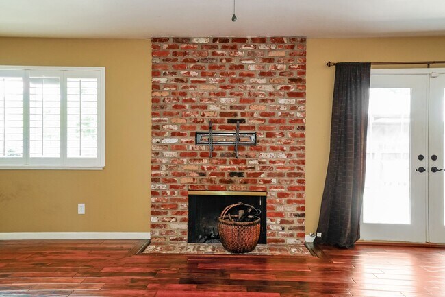Foto del edificio - Charming Lincoln Village West 3BD Home with Spacious Corner Lot