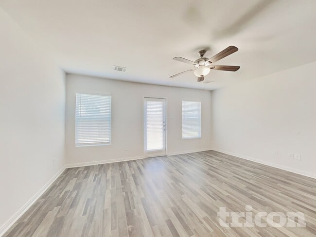 Building Photo - 15672 Del Norte Dr