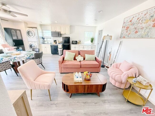 Foto del edificio - 15213 Daphne Ave