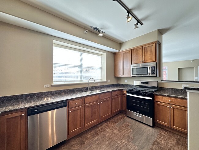 Building Photo - 2 Itasca Place