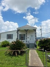 Building Photo - 200 Iris Ave
