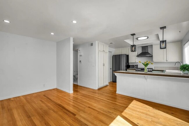 Foto del edificio - 246 Green Heath Pl