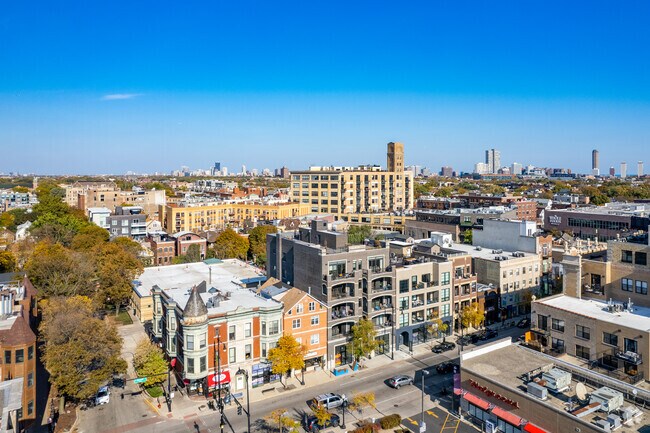 Foto aérea - 1650 W Belmont Ave