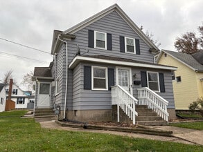 Building Photo - 834 Paris Ave NE