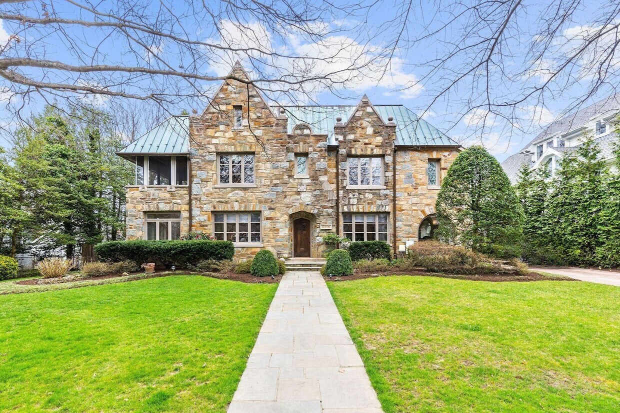 Foto principal - 5112 Edgemoor Ln