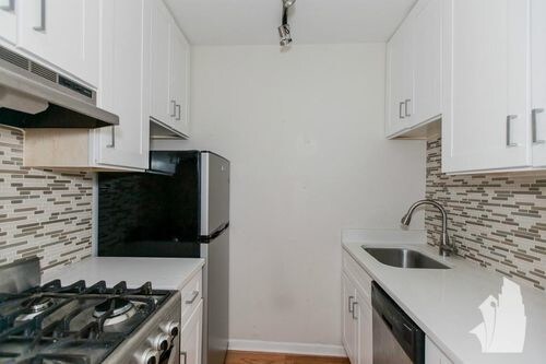 Building Photo - 2520 W Leland Ave