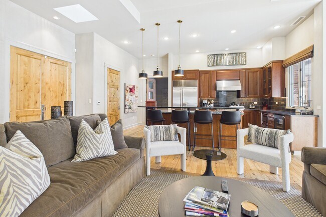 Building Photo - 501 Rio Grande Pl