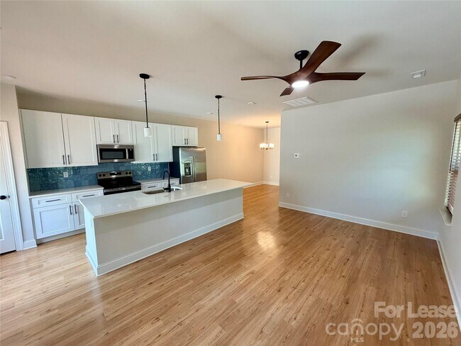 Building Photo - 525 N Linwood Ave