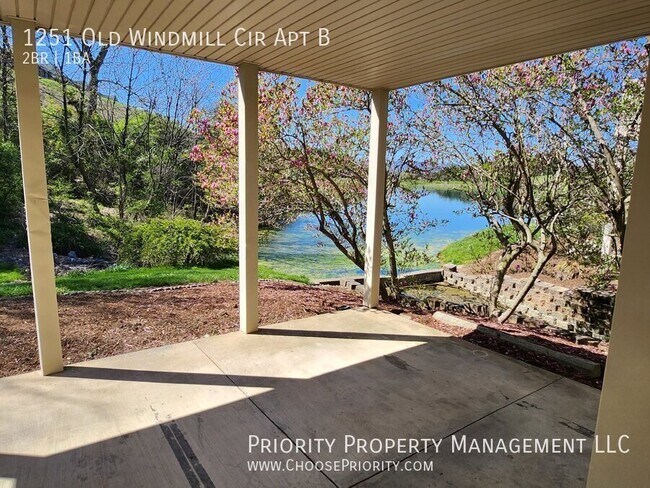 Foto del edificio - 1251 Old Windmill Cir