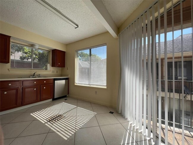 Building Photo - 12400 Overbrook Ln