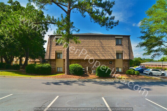 Building Photo - 411 Old Manor Rd